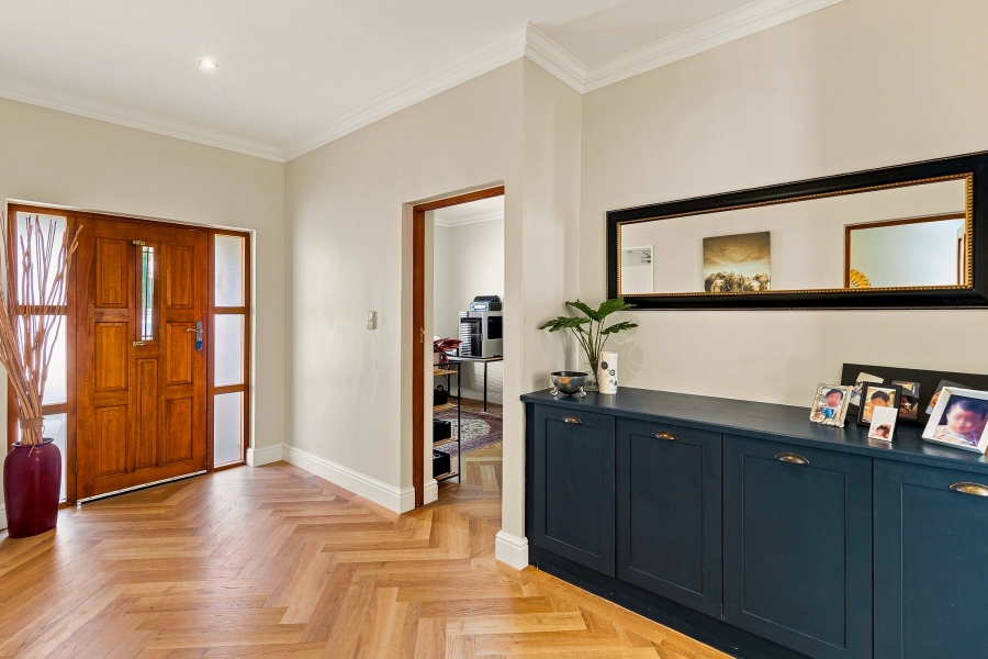5 Bedroom Property for Sale in Croydon Vineyard Estate Western Cape